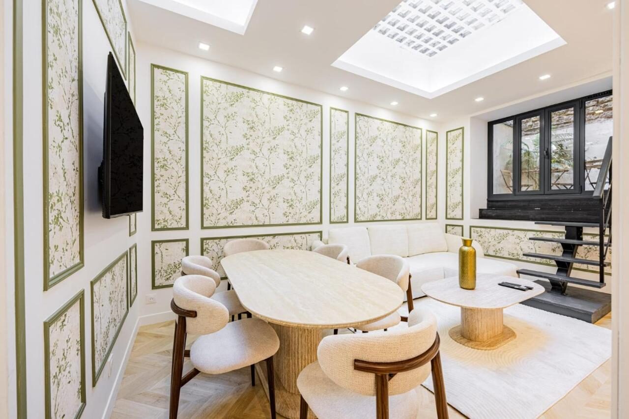 Espace repas lumineux d'Au Cœur de Trocadéro