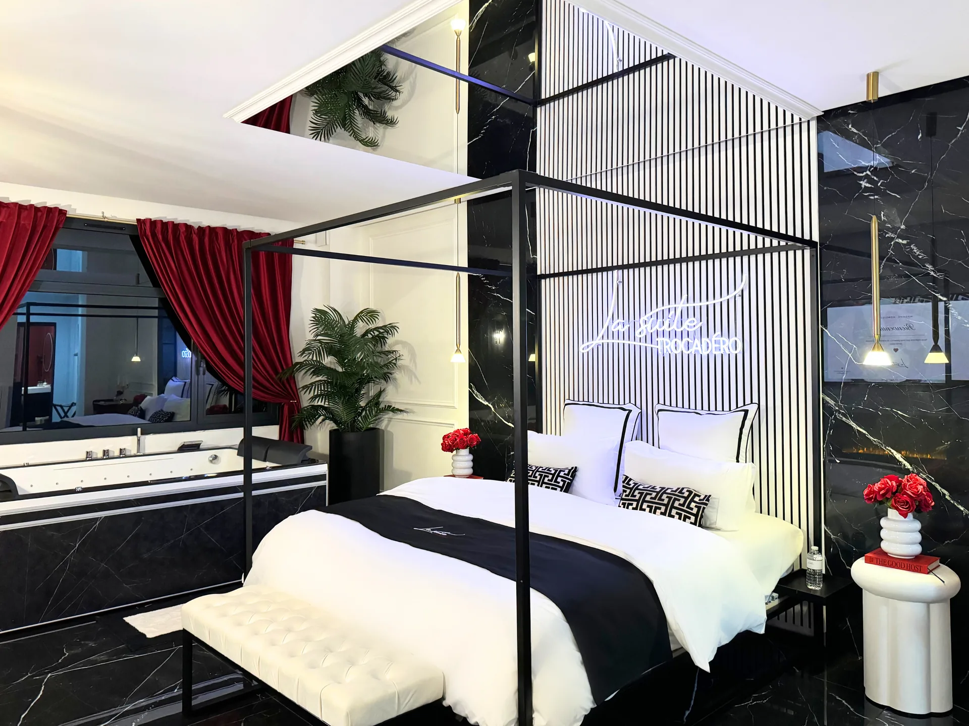 La Suite Trocadéro luxury apartment with private jacuzzi