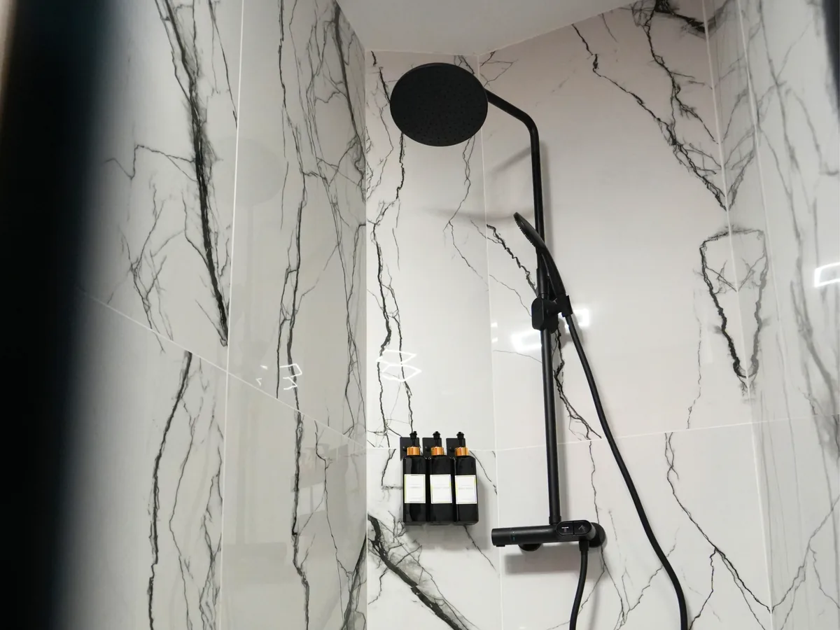 Douche à l’italienne de La Suite Trocadéro